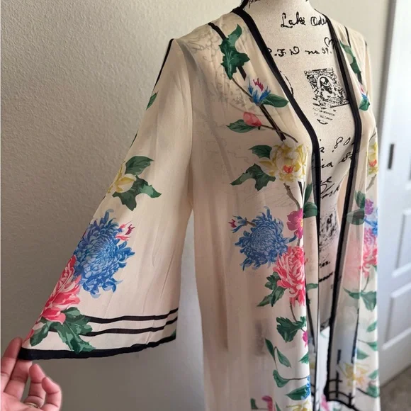 FLYING TOMATO Floral Kimono - Picture 2 of 5